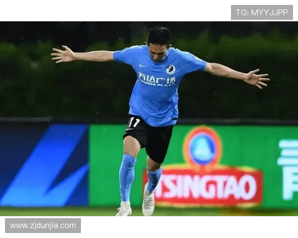 重庆篮球队的节奏变革引发热议球迷期待新风潮与战术创新 重庆篮球队的节奏变革引发热议球迷期待新风潮与战术创新